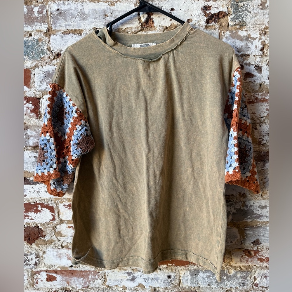 BKE Distressed Crochet Sleeve Women's Top